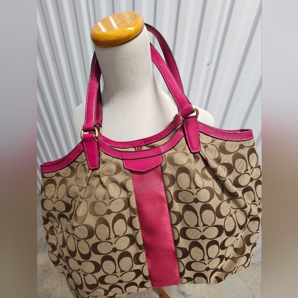 COACH BAG X-LARGE TOTE JACQUARD C with Hot Pink Vinyl 18" w x 11.5" L - Picture 8 of 14